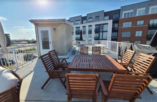 Federal Hill House | Luxury Home in Popular Fed Hill @ Nightly Discount, Free Parking & Pets Friendly