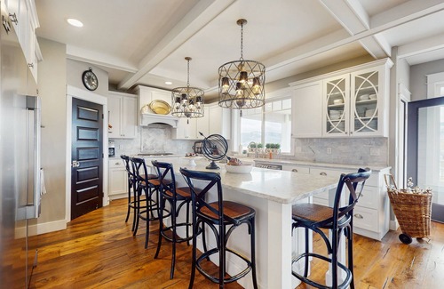 Manson House | Luxury Home in Wine Country with Private Pool, Hot Tub, and Gourmet Kitchen