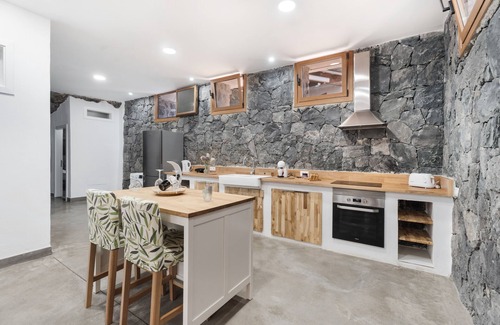 Taucho House | 'Luxury Home la Cueva del Guanche' with Sea View, Private Pool and Wi-Fi