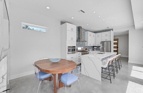 Alta Vista House | Luxury Home, Pool, Mins to Beach and Downtown Sarasota