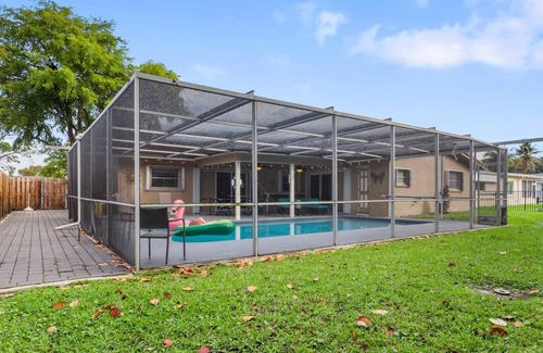 Coral Springs House | Luxury Home | Pool | Arcade | Pompano Beach | Wifi