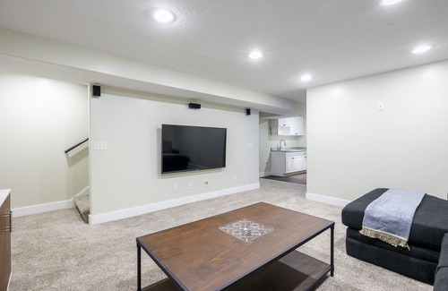 Heber House | Luxury Home, Sleeps 18, Hot tub, Shuffleboard, Minutes to leading ski resorts