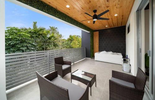 Victoria Park House | Luxury Home w 2 Pools near Beach