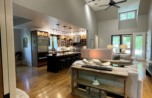 Union Pier House | Luxury home w Assoc pool, private hot tub. Walk to lake, restaurants,brewery