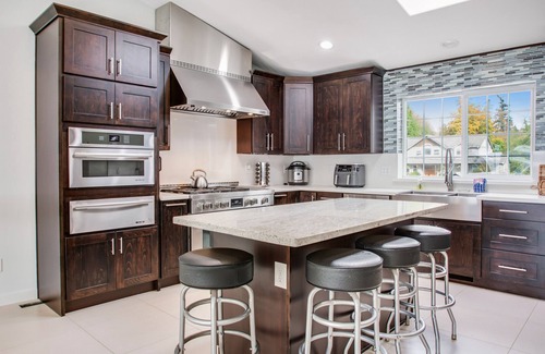 Priest Point House | Luxury Home w/Exercise Pool & Hot Tub, Free WiFi, Fire Pit, Deck, & Game Room