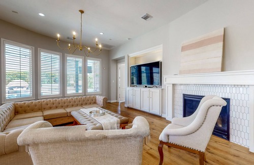 Cypress House | Luxury Home with Home Gym, Outdoor & Gourmet Kitchen