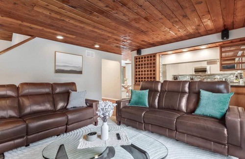 Severna Park House | Luxury Home with Pool for 20