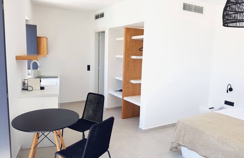 Kamari Hotel | Luxury hospitality, outstanding view