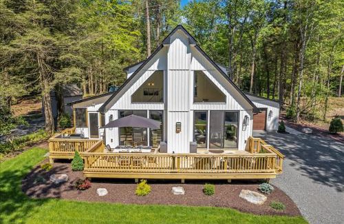 Albrightsville House | Luxury Hot Tub Sauna Game Room Dog Friendly