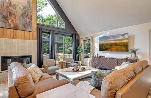 Albrightsville House | Luxury Hot Tub Sauna Game Room Dog Friendly