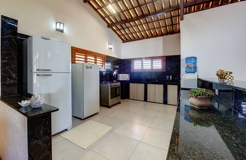 Porto das Dunas House | Luxury House BEACH PARK-7 SUITES AR/TV-27 People-50m from Beach