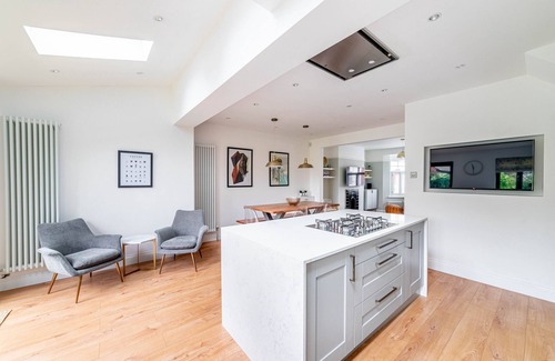 Watford House | Luxury house w/Parking Nr Harry Potter & Train St