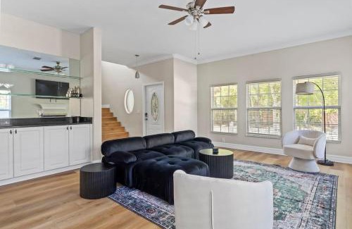 Gillespie Park House | Luxury House Walking Distance to Ocean - Sleeps 12