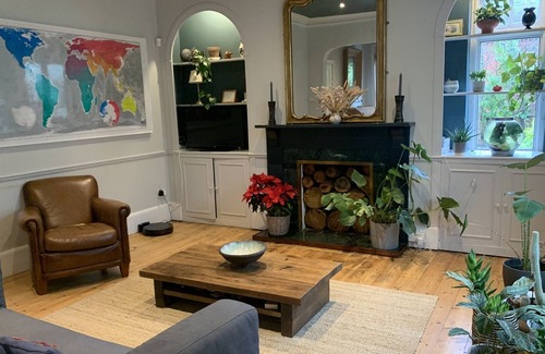 Winchester House | Luxury house with pool, 15 min walk to centre of historic Winchester
