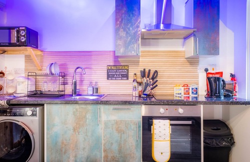 Leeds Apartment | Luxury industrial Studio - Free Parking - Great Location