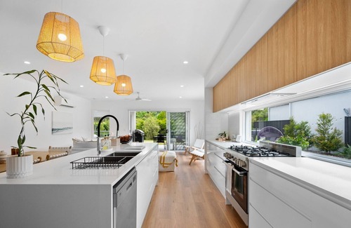 Banksia Beach Resort | Luxury Kangaroo View