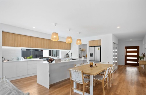 Banksia Beach Resort | Luxury Kangaroo View