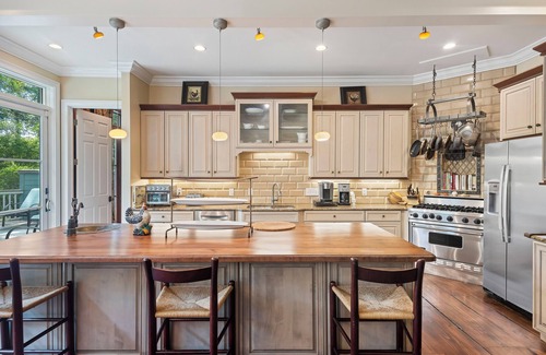 Vanderhorst Plantation House | Luxury Kiawah Home with Amazing Private Pool and Walk to the Beach