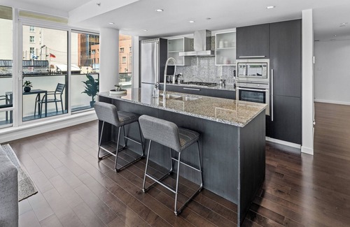 Inner Harbour Condo | Luxury King Suite w/Parking/Pool/Hot tub/Gym