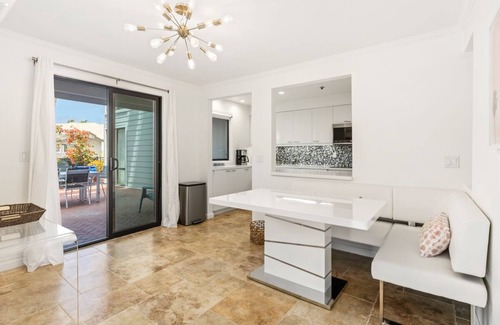 La Jolla Shores Condo | Luxury La Jolla Shores Condo with Pool, Jacuzzi, Tennis Courts, Pickelball Court