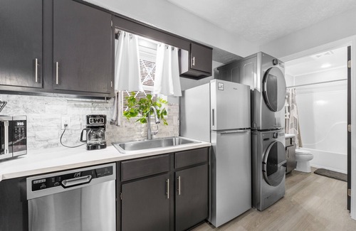 Indian Point Cabin | Luxury Lake Lodge 51 - Near Silver Dollar City!