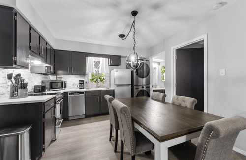 Indian Point Cabin | Luxury Lake Lodge 51 - Near Silver Dollar City!