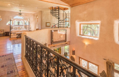 Mouth Of Pedernales House | Luxury Lakefront Escape: Massage, Yoga, Winery, Kayaks, SUPs, Krause Springs!