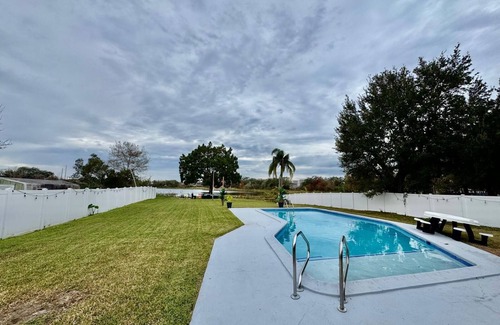 Orlando House | Luxury Lakefront Pool Near Orlando Airport & Disney