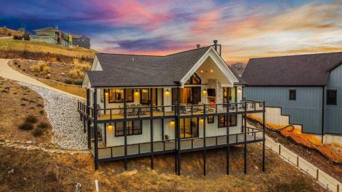 Hidden Springs House | Luxury Lakeside Living at Knot Working on Norris Lake