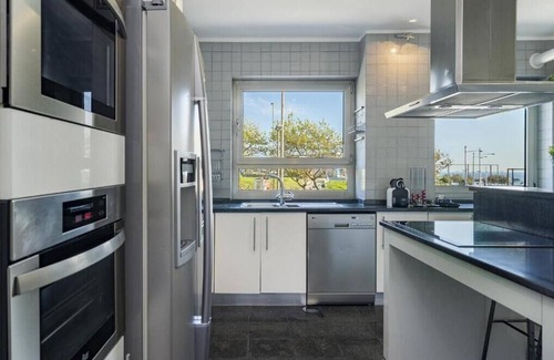 Leixões Apartment | Luxury Living by the Sea Matosinhos Marvel