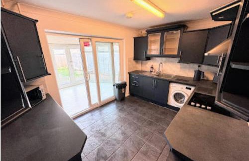 Fordwich House | Luxury Living in Canterbury with Hot Tub and Parking