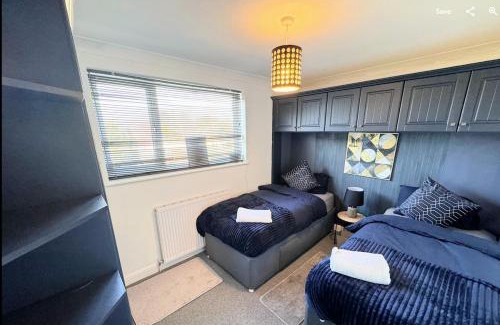 Fordwich House | Luxury Living in Canterbury with Hot Tub and Parking