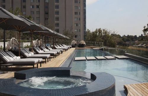 Sandown Apartment | Luxury Living in the Heart of Sandton Stunning Apartment at The Capital on Park