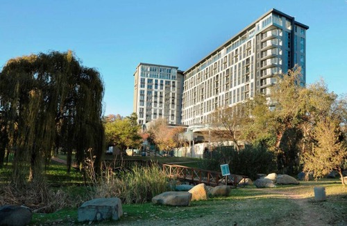 Sandown Apartment | Luxury Living in the Heart of Sandton Stunning Apartment at The Capital on Park