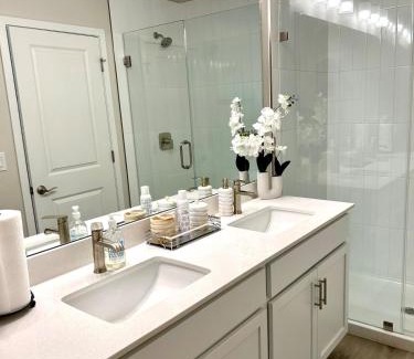 Almont Apartment | Luxury Living Midtown