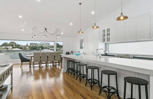 Ocean Grove House | LUXURY LIVING ONLY 200M FROM BEACH & TOWN CENTRE! - 82B Orton Street