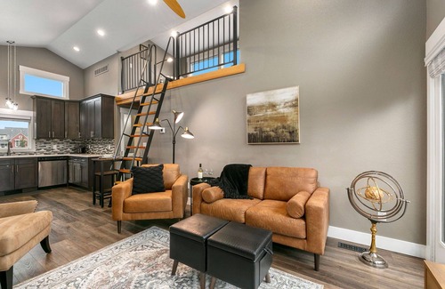 River Rock Apartment | Luxury Living – Walk to Poudre Trail and Old Town!
