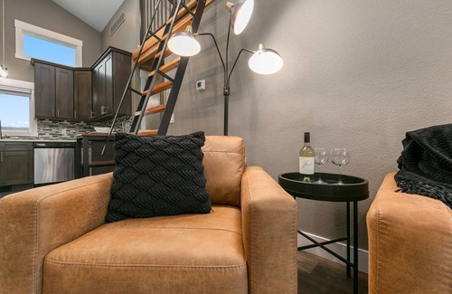River Rock Apartment | Luxury Living – Walk to Poudre Trail and Old Town!