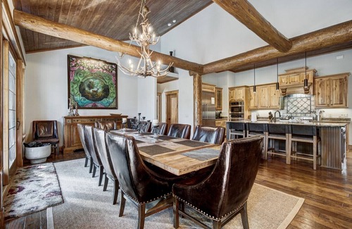 Breckenridge Apartment | Luxury Lodge, 6 Bedrooms, 2 Minutes from Downtown, Hot Tub, Chefs Kitchen