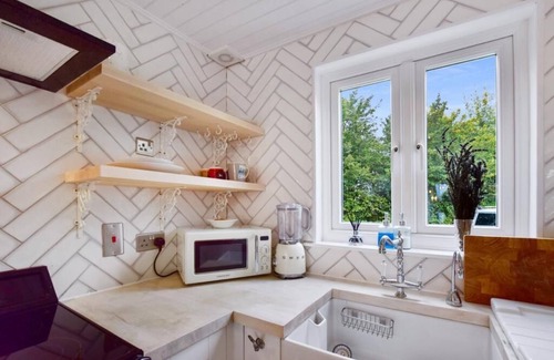 South Cerney Cabin | Luxury lodge in the heart of the Cotswolds