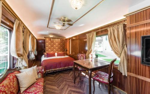 Campo di Trens Cabin | Luxury Lodge - Lener Express