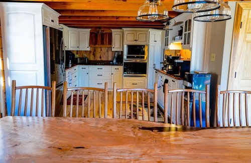 Alexandria House | Luxury Lodge Near Raystown Lake