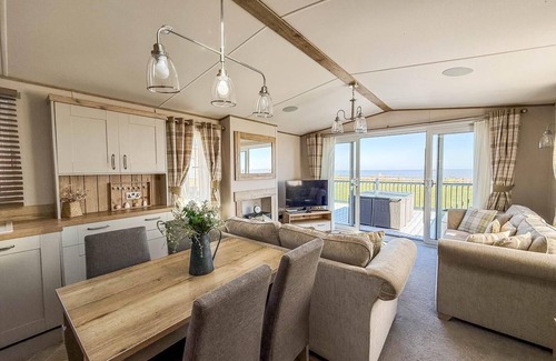 Hopton Cabin | Luxury lodge with stunning full sea views in Suffolk ref 20234BS