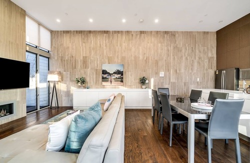 Darling Harbour Apartment | Luxury Loft in the CBD with Outdoor Living