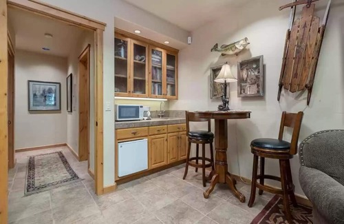 Bass Lake Cabin | Luxury Log Cabin Bass Lake, Air Conditioning, backup generator, no cleaning fees