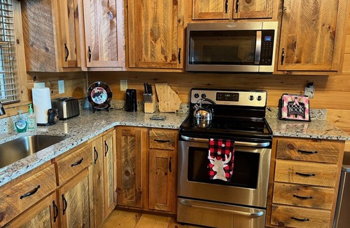 Ellijay Cabin | Luxury Log Cabin - Fine Cabin Living!