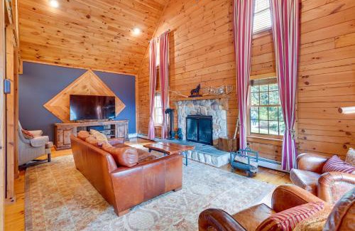 Hope House | Luxury Log Cabin with EV Charger and Mtn Views!