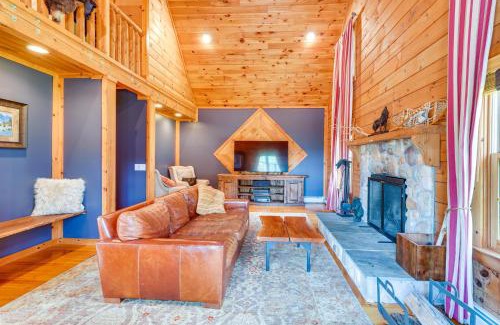 Hope House | Luxury Log Cabin with EV Charger and Mtn Views!