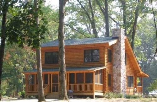Saugatuck Cabin | Luxury Log Home at the Sugar Shack at Lake Goshorn