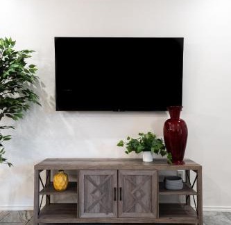 North by Northwest House | Luxury Lubbock Home Retreat near Texas Tech